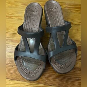 Crocs- Dark Brown-Slip-On 4-inch pumps- Size -7W- Pre-Owned Great Condition.